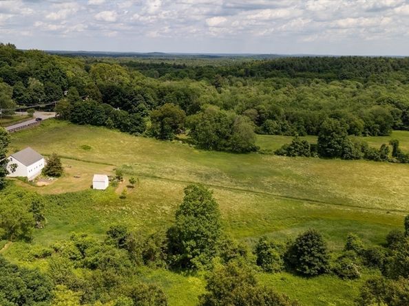 556 Middle Road, Boxborough MA 01719