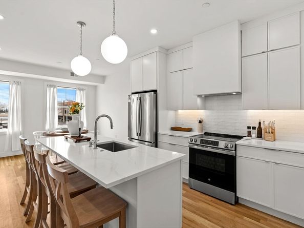 298 Maverick St 3, Boston MA 02128