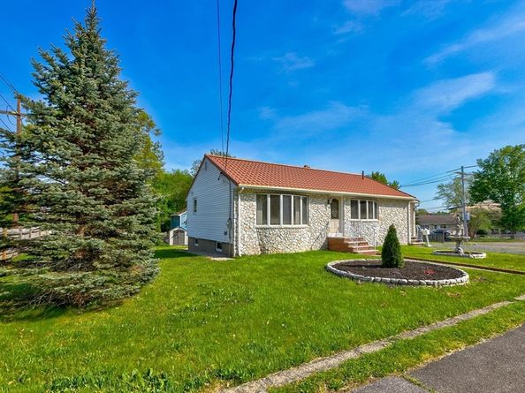 2 Herrick Road, Peabody MA 01960