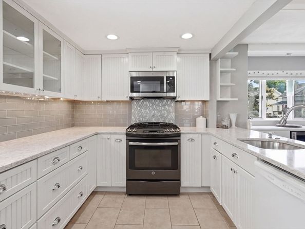 27 Billows St, Winthrop MA 02152