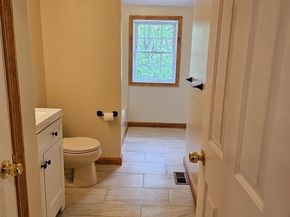 14 Pinewood Lane, Worcester MA 01609