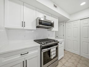 153 Greenbrook Dr 153, Stoughton MA 02072