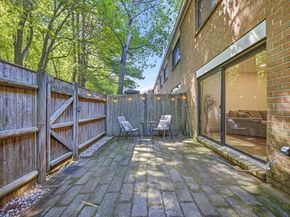153 Greenbrook Dr 153, Stoughton MA 02072