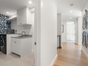 21 White Oak Rd, Newton MA 02468