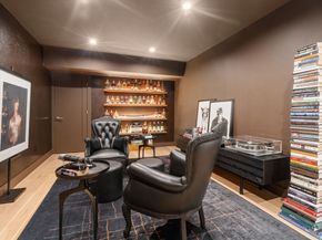 21 White Oak Rd, Newton MA 02468