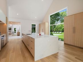 21 White Oak Rd, Newton MA 02468