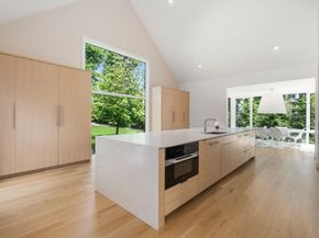 21 White Oak Rd, Newton MA 02468
