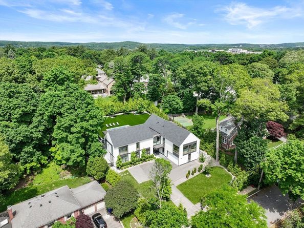 21 White Oak Rd, Newton MA 02468