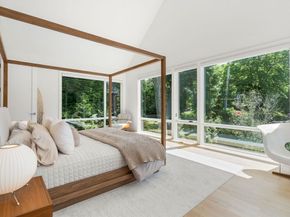 21 White Oak Rd, Newton MA 02468