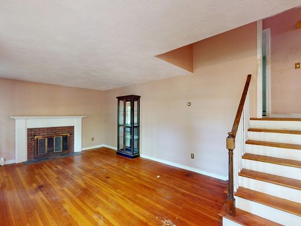 85 Fox Hill Dr, Bridgewater MA 02324