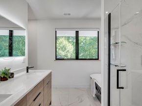 1242 Beacon St 1242, Newton MA 02468