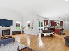9 Boxwood Rd, Westford MA 01886