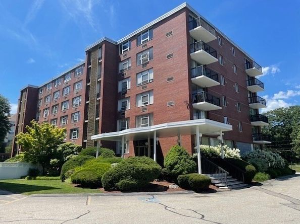20 Hammond Pond Pkwy 208, Newton MA 02467