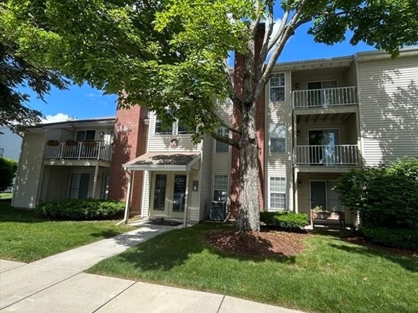 14 Walden Dr 4, Natick MA 01760