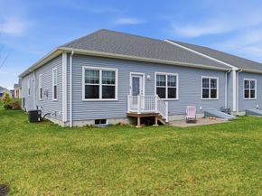 48 Crestwood Circle 26, Northbridge MA 01588