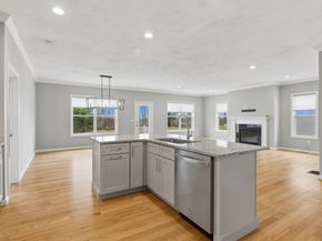 48 Crestwood Circle 26, Northbridge MA 01588