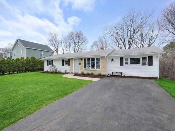 39 Marion St, Holbrook MA 02343