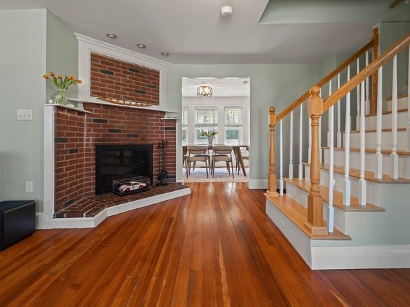 19 Lake Shore Dr, Weymouth MA 02189