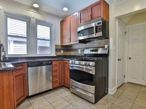 14 Crown St, Milton MA 02186