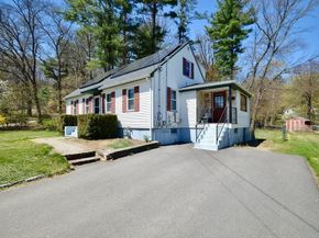 50 Roy St, Northbridge MA 01588