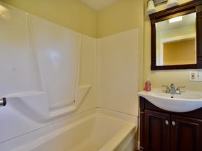50 Roy St, Northbridge MA 01588
