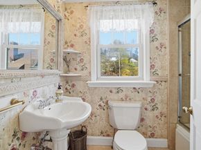 11 North Ave, Melrose MA 02176