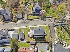 11 North Ave, Melrose MA 02176