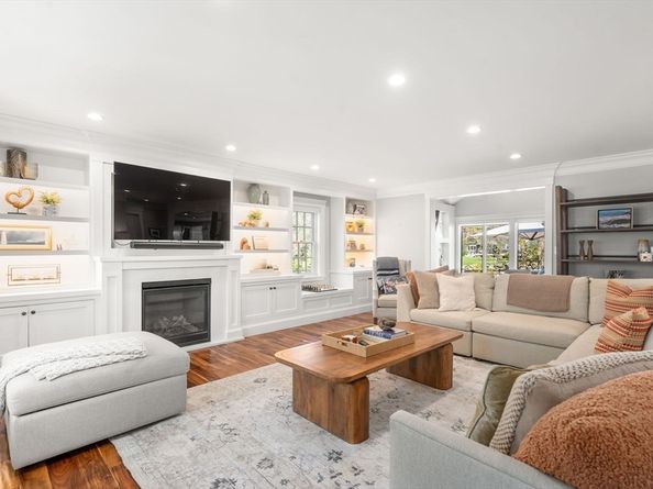 6 Hale Place, Medfield MA 02052