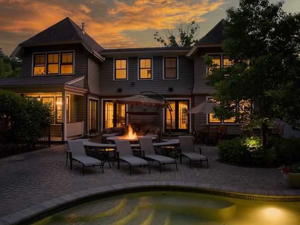 4 Abbott Ln, Bedford MA 01730
