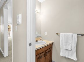 35 Essex Green Lane D, Peabody MA 01960