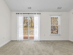 35 Essex Green Lane D, Peabody MA 01960