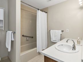 35 Essex Green Lane D, Peabody MA 01960