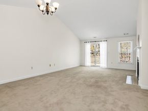 35 Essex Green Lane D, Peabody MA 01960