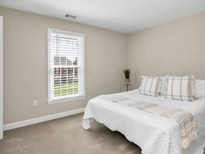 35 Essex Green Lane D, Peabody MA 01960