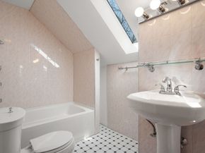 29 Gammons, Newton MA 02468