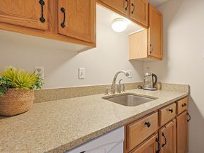 112 Heritage Dr 112, Northbridge MA 01588