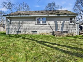 3 Amherst St, Grafton MA 01536