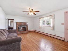 3 Amherst St, Grafton MA 01536
