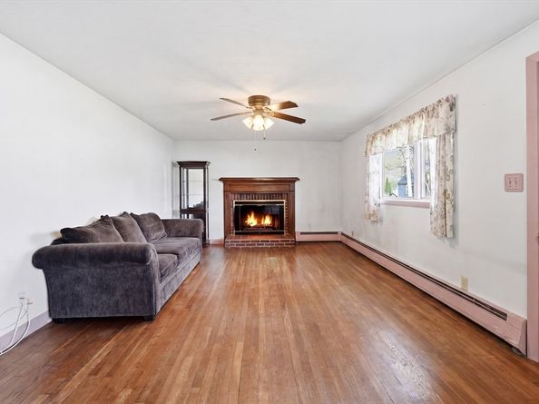 3 Amherst St, Grafton MA 01536