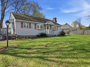 3 Amherst St, Grafton MA 01536