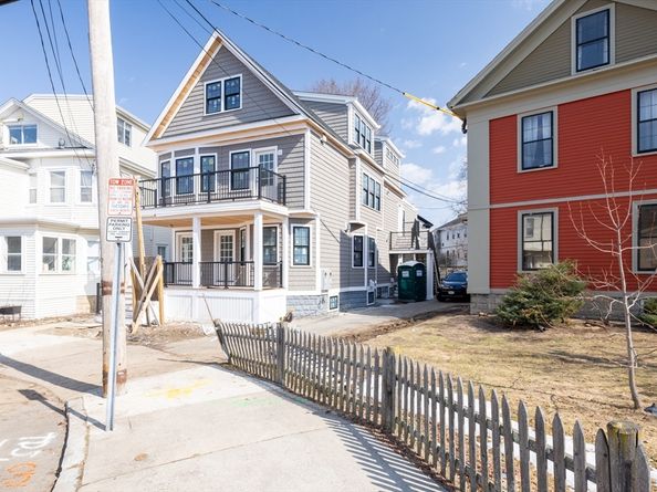 23 College Hill Rd 1, Somerville MA 02144