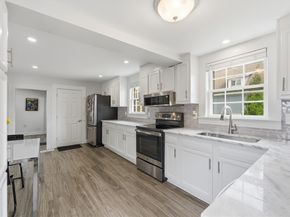 7 Cherry St, Southborough MA 01745
