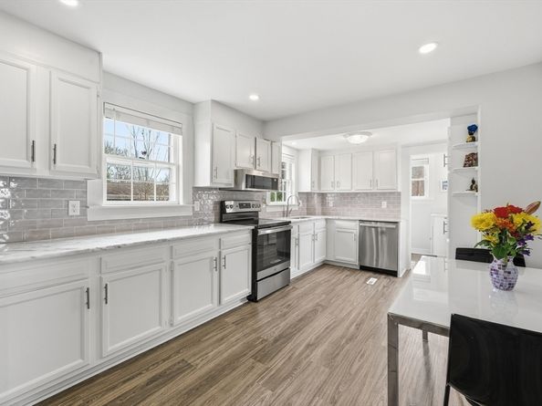 7 Cherry St, Southborough MA 01745