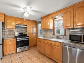 75 Pilgrim Ave, Wareham MA 02571
