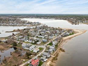 75 Pilgrim Ave, Wareham MA 02571