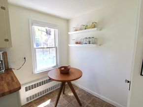 8 Birmingham Rd, Worcester MA 01606