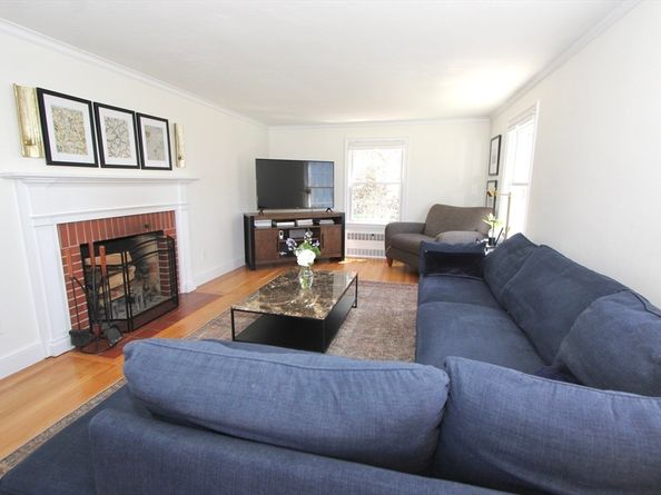 8 Birmingham Rd, Worcester MA 01606