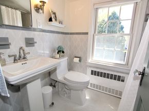 8 Birmingham Rd, Worcester MA 01606