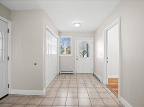 12 Bylund Ave, Auburn MA 01501