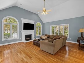 7 Daniel Shays Rd, Hopkinton MA 01748
